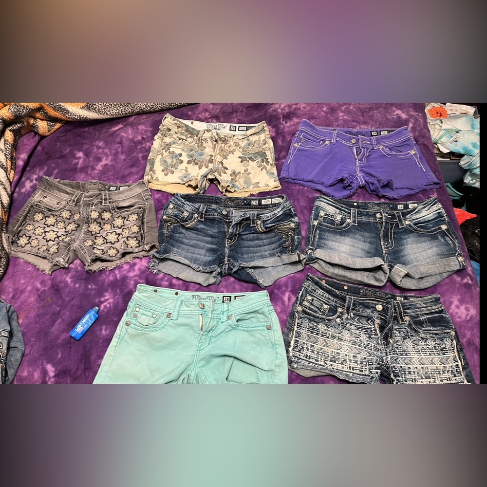 Miss me shorts size 28. Bundle price 210.00or 35.00each